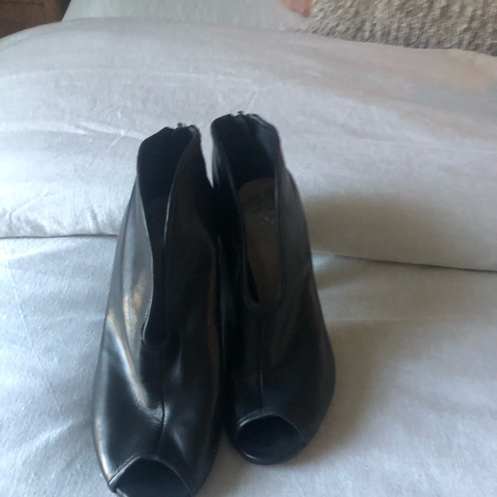 Vince Camuto Black heel booties size 8M